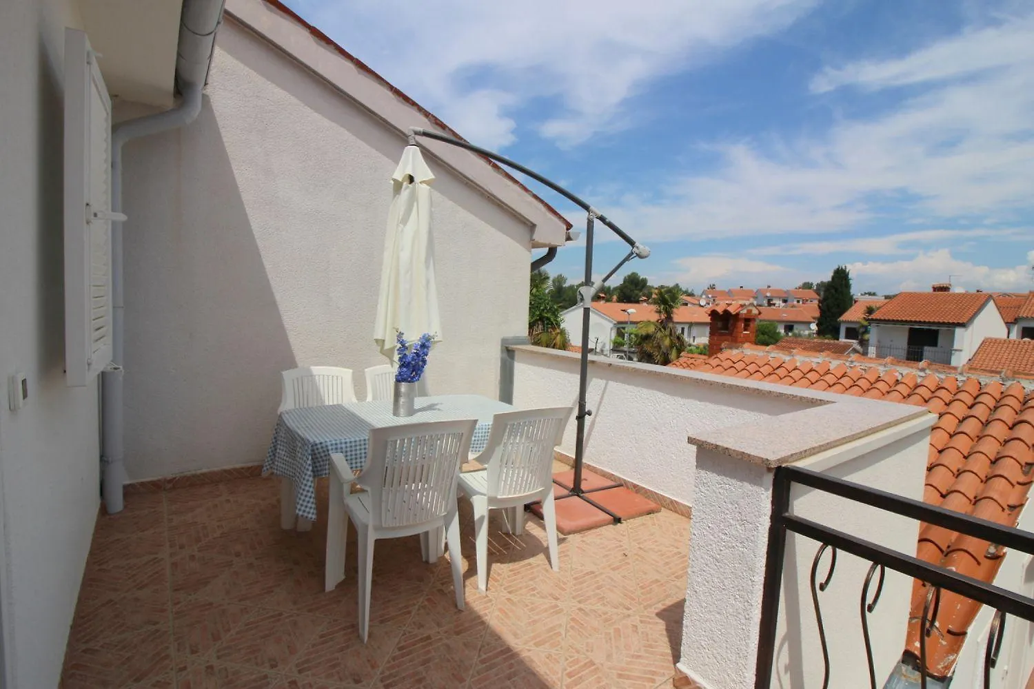 Helles Apartment Nur 350 Meter Zum Strand Mit Privatem Balkon Und Meerblick Porec