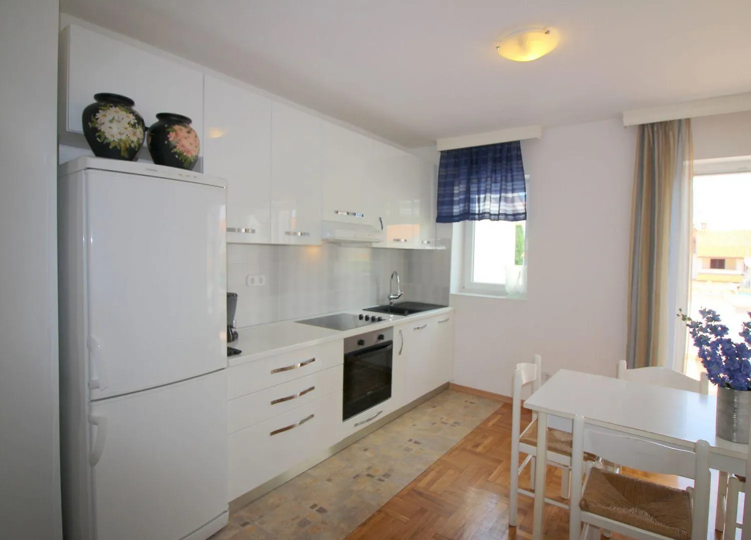 Helles Apartment Nur 350 Meter Zum Strand Mit Privatem Balkon Und Meerblick Porec 0*,  Croatia